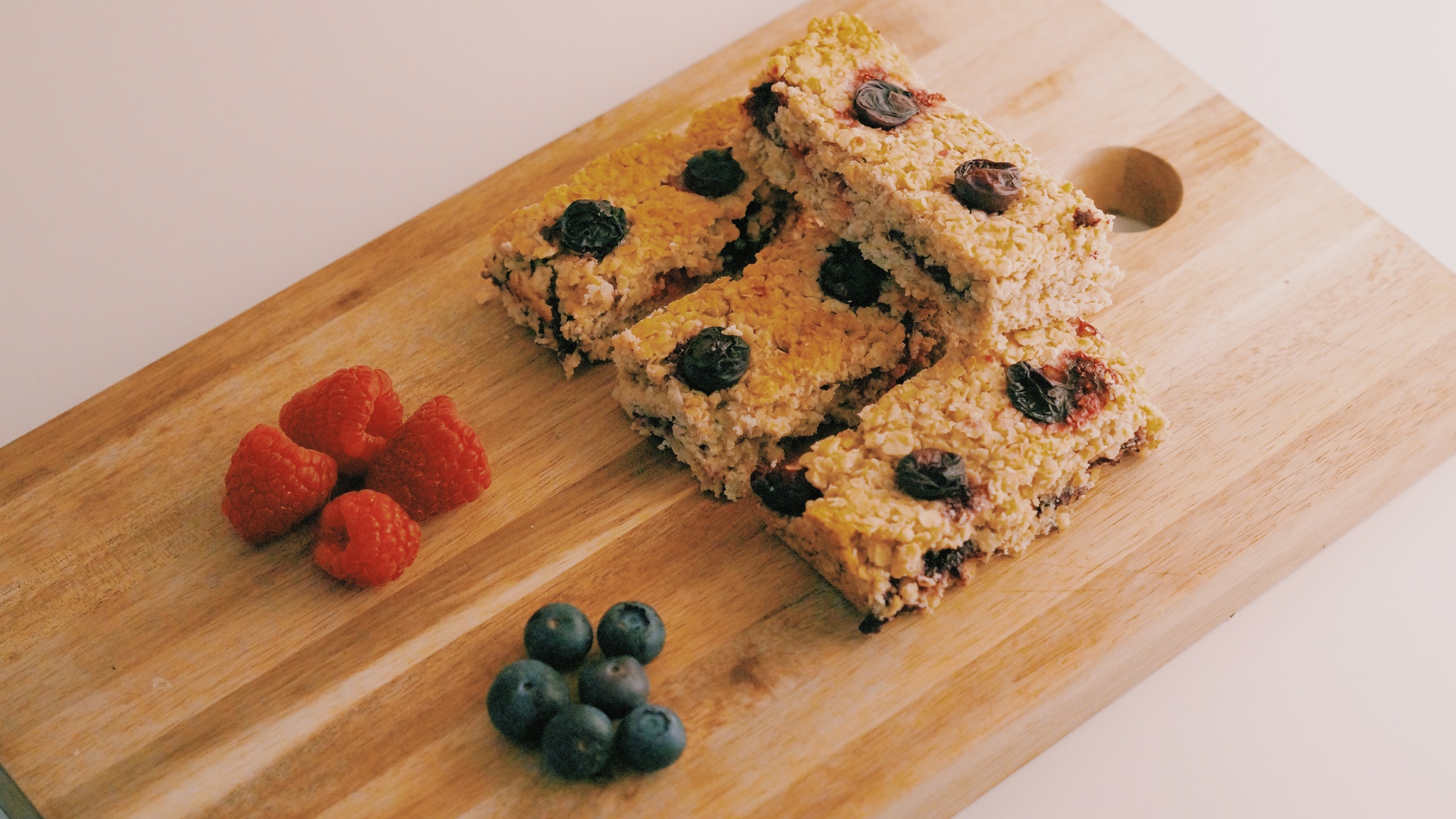 Raspberry and Blueberry Flapjacks Recipe - Fresco